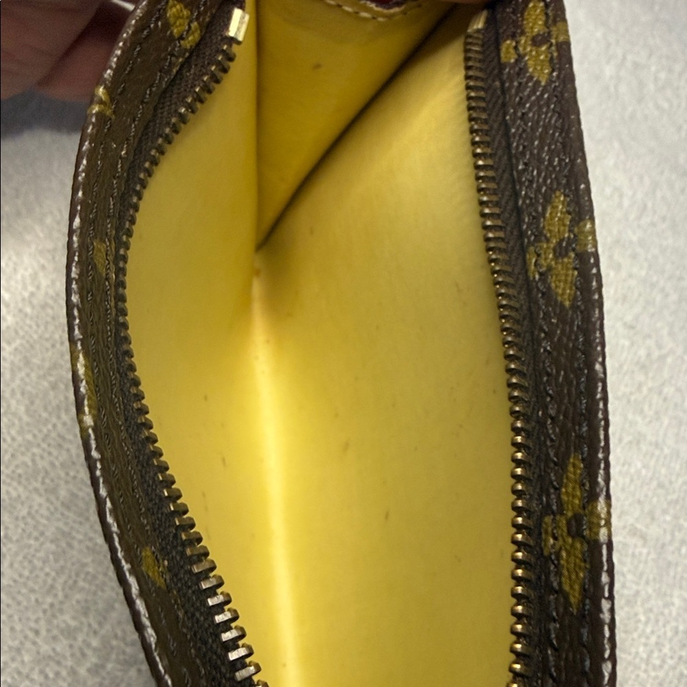 Authentic (Damaged) Louis Vuitton Monogram Bucket PM Accessories Pouchette - Picture 7 of 10